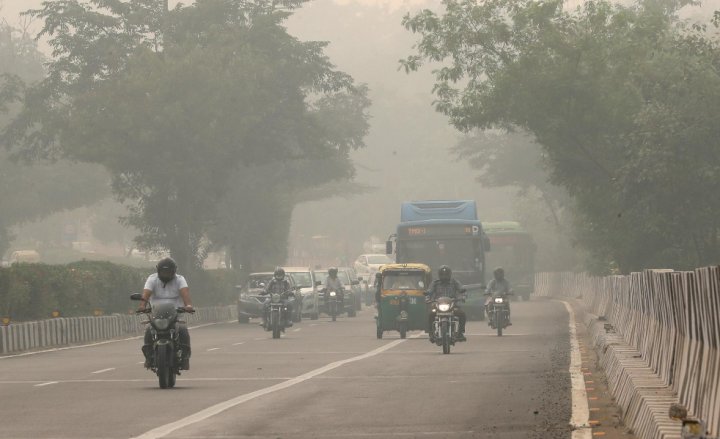 ALARMANT. New Delhi, cel mai poluat oraş din lume, este învăluit într-o ceaţă toxică (FOTO)