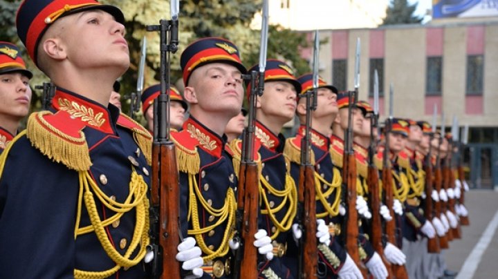 Militari din Garda de Onoare vor defila la Parada militară de la Bucureşti, pe 1 decembrie 