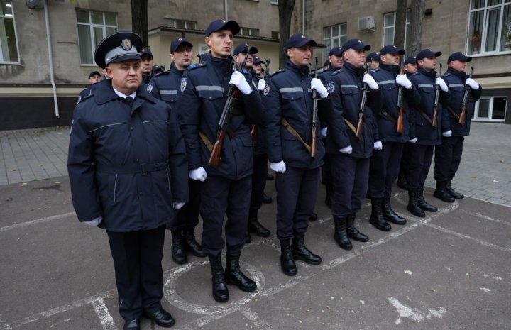 33 de salvatori și pompieri din Chişinău au depus jurământul solemn (FOTO)