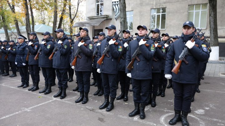 33 de salvatori și pompieri din Chişinău au depus jurământul solemn (FOTO)