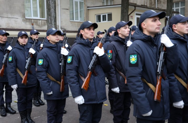 33 de salvatori și pompieri din Chişinău au depus jurământul solemn (FOTO)