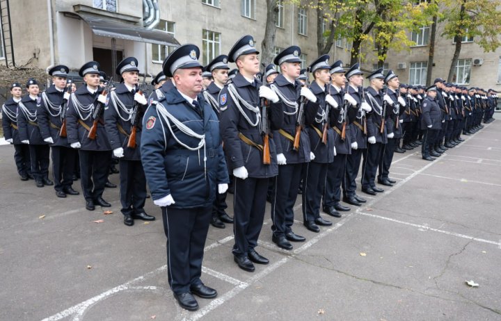 33 de salvatori și pompieri din Chişinău au depus jurământul solemn (FOTO)