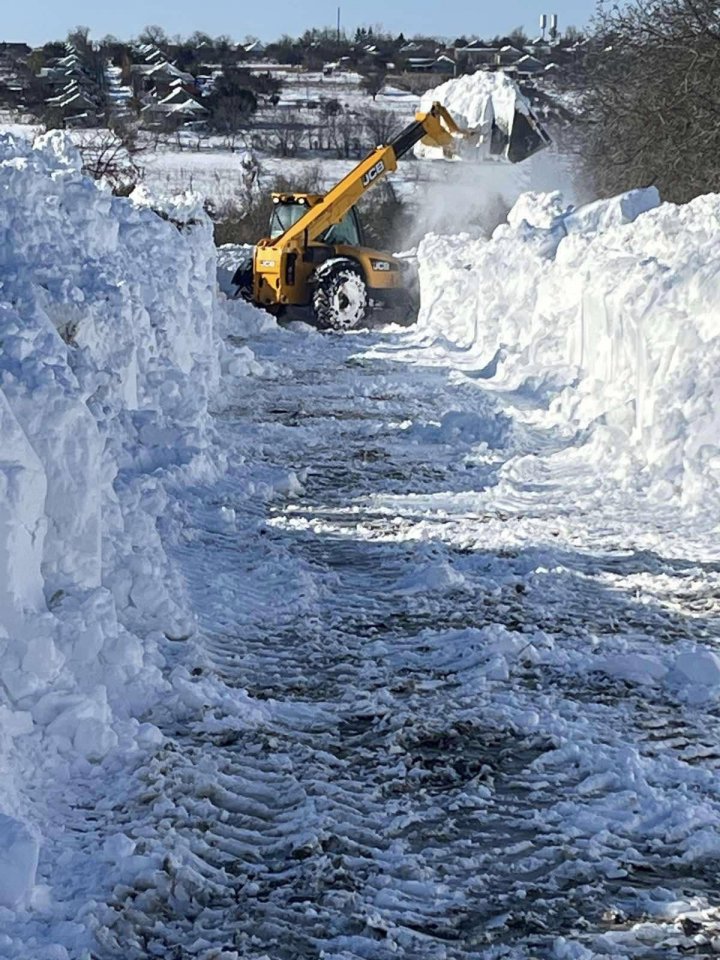 (FOTO) ATENŢIE, şoferi! Traseul Hînceşti-Leova-Cahul-Girgiuleşti, BLOCAT, din cauza zăpezii. Se circulă pe o singură bandă