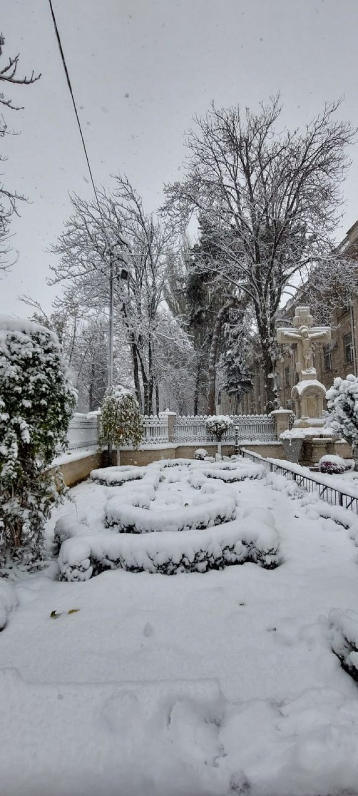 POVESTE de IARNĂ! Moldova a îmbrăcat straie albe (GALERIE FOTO)