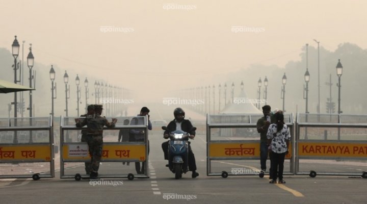 ALARMANT. New Delhi, cel mai poluat oraş din lume, este învăluit într-o ceaţă toxică (FOTO)