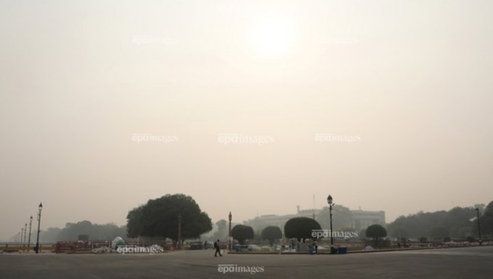 ALARMANT. New Delhi, cel mai poluat oraş din lume, este învăluit într-o ceaţă toxică (FOTO)