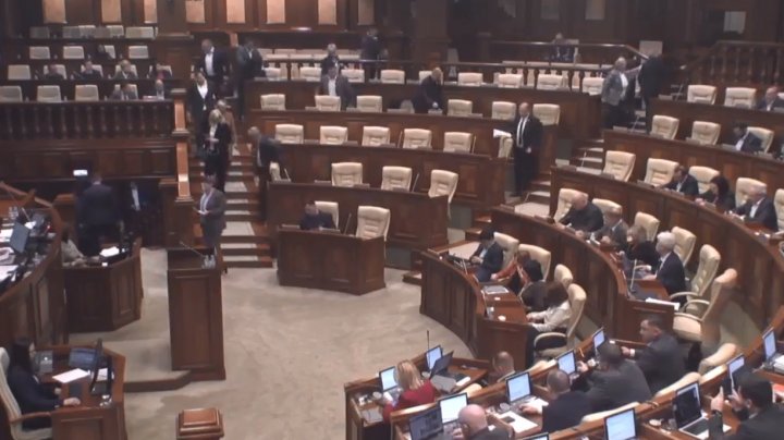 BOICOT în Parlament. Comuniștii și socialiștii au părăsit ședința plenului, în semn de protest