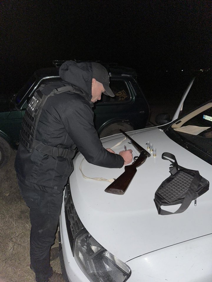  (FOTO) TĂIERI ilegale de arbori la Hînceşti. Vezi ce au mai descoperit Inspectorii de Mediu 