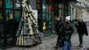 Brad inedit de Crăciun în Kiev, format din obuze de artilerie folosite și părți de rachete. „Războiul din Ucraina continuă”