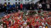 (VIDEO) Sute de lumânări şi flori. Cehii comemorează victimele atacului de la Universitate Carolină din Praga