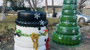 INEDIT şi FRUMOS! Cum s-au pregătit de sărbătorile de iarnă angajaţii unei vulcanizări din Hânceşti (FOTO)