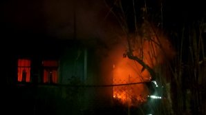 INCENDIU în orașul Rîșcani. Era risc de explozie