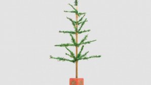 Cu câte MII de DOLARI s-a vândut cel mai simplu brad de Crăciun, vechi de 100 de ani