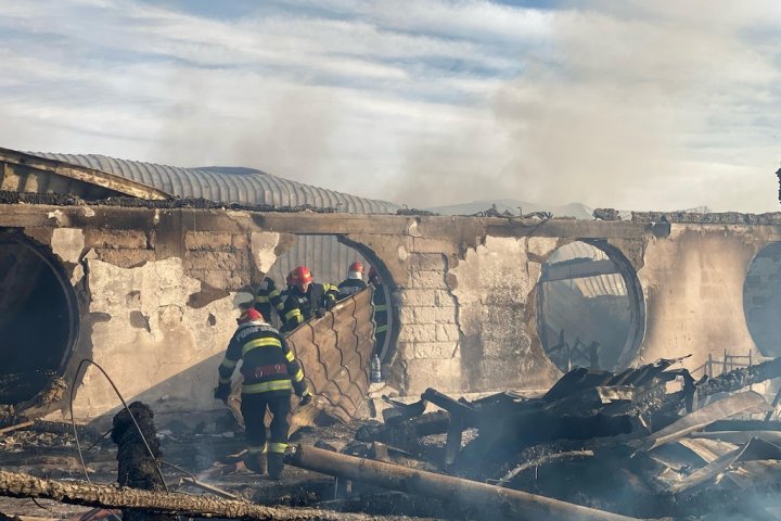 INCENDIU de proporţii. Cel puțin un copil și patru adulți au murit (FOTO/VIDEO)