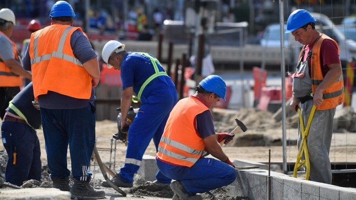 OPINIE. Două treimi din populația care lucrează în CONSTRUCŢII lucrează în sectorul informal, generând în acest an o evaziune fiscală de 3 MILIARDE de lei