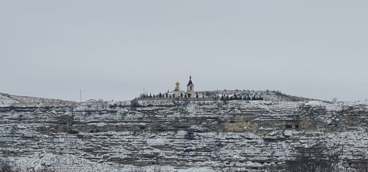 SCANDAL. Ministerul Culturii a demarat o anchetă, după ce drumul de la Butuceni a fost asfaltat (FOTO)