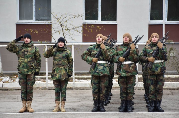 (FOTO/VIDEO) Au JURAT credinţă Patriei. Peste 250 de tineri militari au depus jurământul