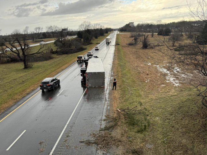 „Așa arată iadul”. Momentul în care un șofer este prins într-o tornadă: vântul sufla cu peste 240 km/h, în Tennessee (IMAGINI CU PUTERNIC IMPACT EMOŢIONAL)