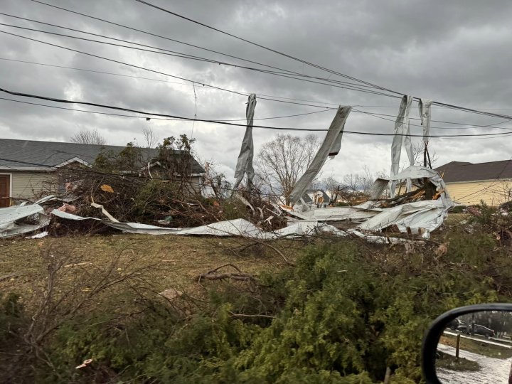 „Așa arată iadul”. Momentul în care un șofer este prins într-o tornadă: vântul sufla cu peste 240 km/h, în Tennessee (IMAGINI CU PUTERNIC IMPACT EMOŢIONAL)