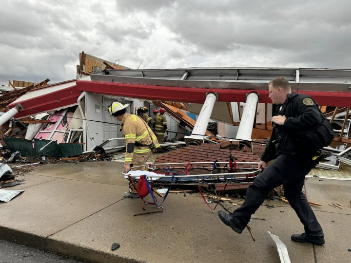 „Așa arată iadul”. Momentul în care un șofer este prins într-o tornadă: vântul sufla cu peste 240 km/h, în Tennessee (IMAGINI CU PUTERNIC IMPACT EMOŢIONAL)