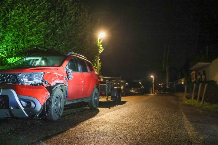 Cum a reușit un șofer de TIR român să avarieze o clădire de 600 de ani și să blocheze complet traficul dintr-un mic sat din Germania (FOTO)