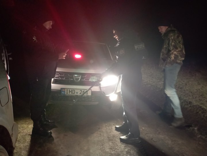 Doi angajaţi ai Întreprinderii pentru Silvicultură Bălți, vizaţi într-un dosar penal. Ce au descoperit oamenii legii în maşina unuia din ei (FOTO/VIDEO)