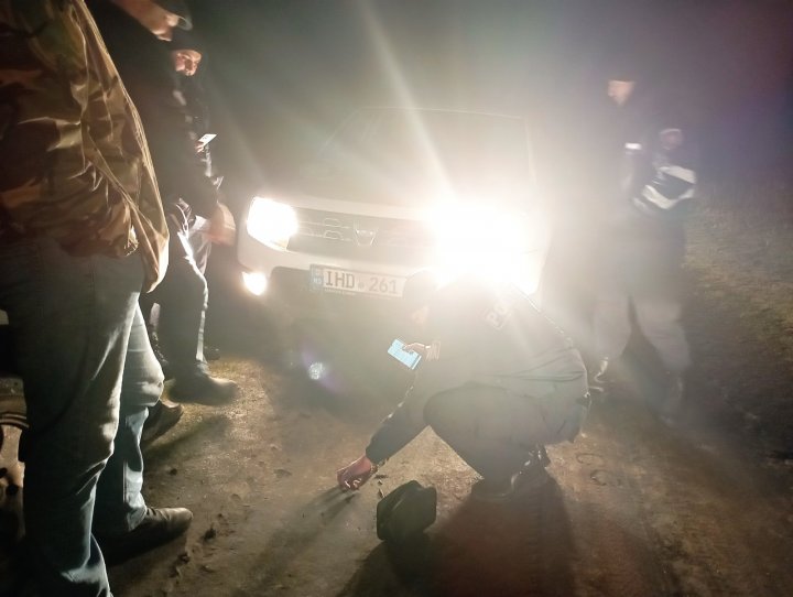 Doi angajaţi ai Întreprinderii pentru Silvicultură Bălți, vizaţi într-un dosar penal. Ce au descoperit oamenii legii în maşina unuia din ei (FOTO/VIDEO)