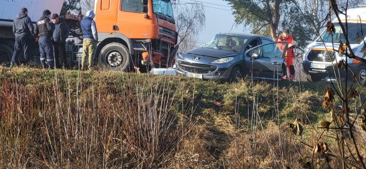 Accident GRAV pe şoseaua Balcani. La faţa locului au intervenit poliţia şi ambulanţa (FOTO)