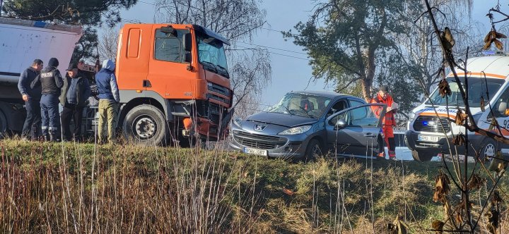 Accident GRAV pe şoseaua Balcani. La faţa locului au intervenit poliţia şi ambulanţa (FOTO)