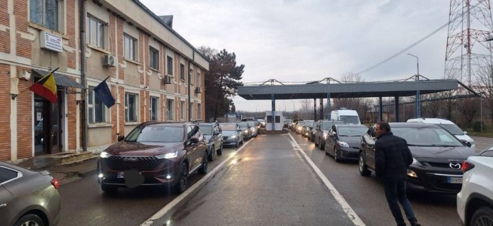 Atenție, călători! Trafic intens la punctul de trecere a frontierei Leușeni-Albița (FOTO)