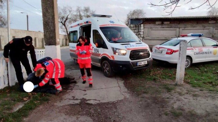 Un bărbat din Bălţi, salvat de carabinieri. I s-a făcut rău și a căzut la pământ