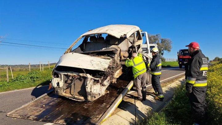 ACCIDENT TERIBIL în Portugalia. Un moldovean a murit pe loc în microbuzul care îl ducea la muncă. Alţi şapte cetăţeni ai Republicii Moldova au fost răniți