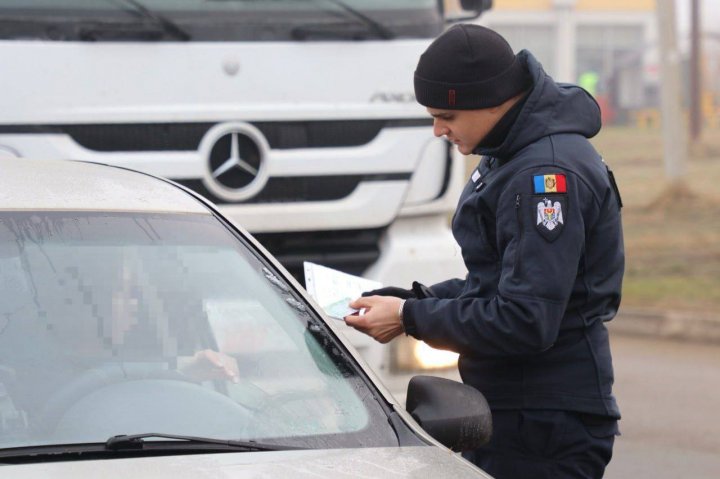 FOTO Şoferii, în vizorul Poliţiei. Timp de 10 zile, pe întreg teritoriul țării se va desfăşura operațiunea „Autobuz” și „Taxi”