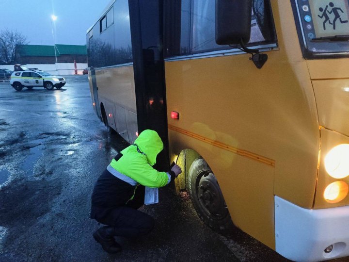 FOTO Şoferii, în vizorul Poliţiei. Timp de 10 zile, pe întreg teritoriul țării se va desfăşura operațiunea „Autobuz” și „Taxi”