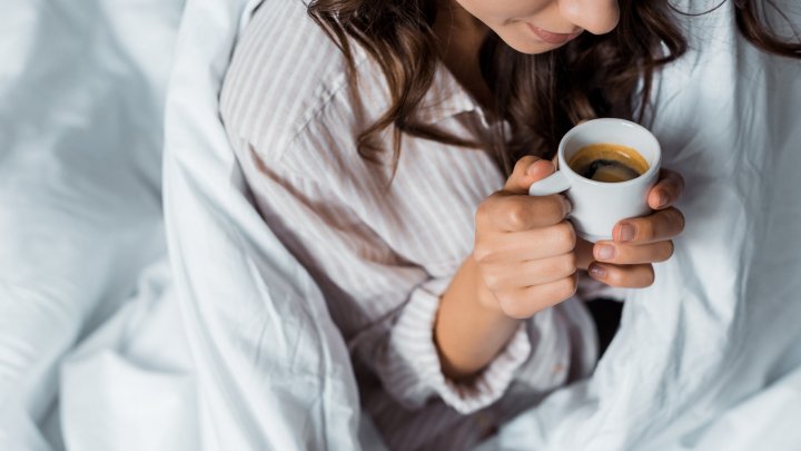 Motivul pentru care e greșit să bei cafea dimineața. Vezi la ce oră ar trebui să aibă loc acest obicei