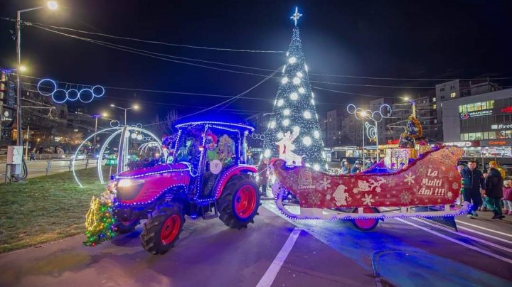 (FOTO) Chişinăul a îmbrăcat haine de sărbătoare. Cum arată locațiile din sectoarele Capitalei, decorate pentru festivităţile de iarnă