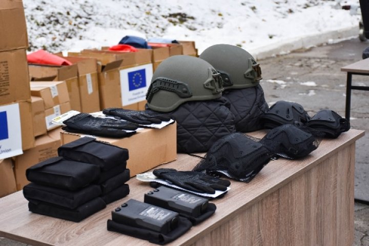 Costume moderne, drone şi detectoare de mine. UE a donat Armatei Naţionale un lot de tehnică și echipament pentru geniștii militari (FOTO)