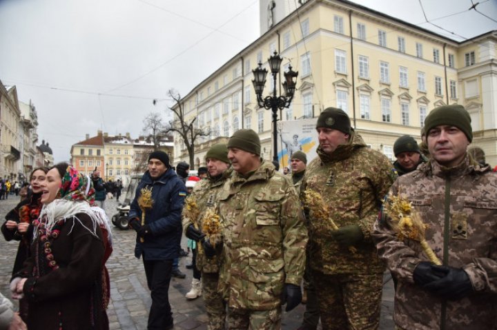 Slujbe, colinde și decorațiuni. Cum sărbătoresc ucrainenii primul Crăciun pe 25 decembrie (FOTO/VIDEO)