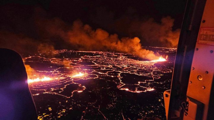 (FOTO) Imagini spectaculoase cu erupția vulcanului din Islanda. Experți: Fenomenul ar putea dura luni întregi 