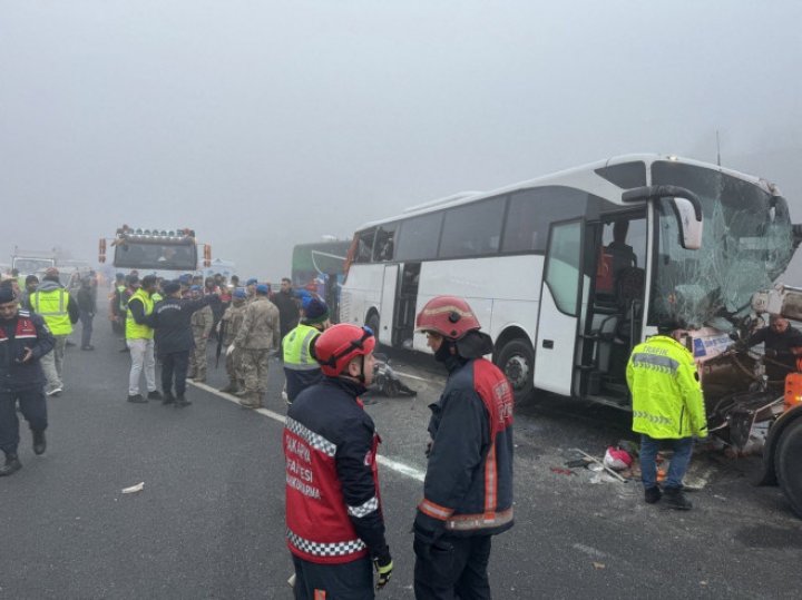 Accident de GROAZĂ pe o autostradă din Turcia: 11 oameni au murit și alți 50 au fost răniți (FOTO)