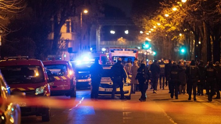 Incident tragic la Paris: Un deces și doi răniți în urma unui atac cu cuțitul. Atacatorul presupus a strigat "Allahu Akbar"