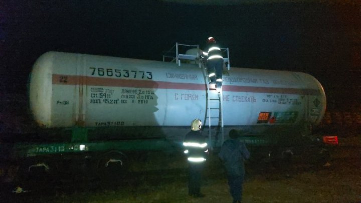 ALERTĂ şi PERICOL la stația de cale ferată Basarabeasca. Au fost depistate scurgeri de gaz lichefiat din vagonul-cisternă al unui tren