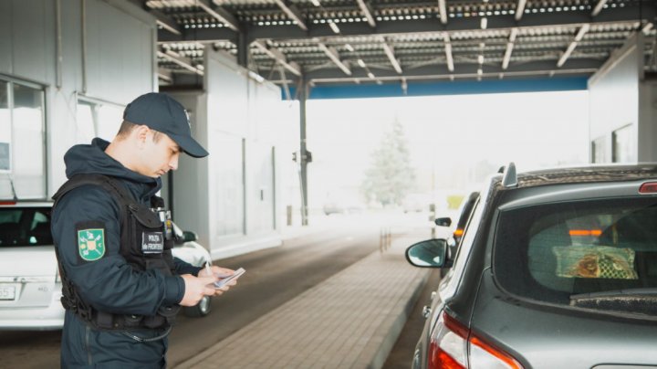 Propria soţie l-a DENUNŢAT. Un automobil, căutat de INTERPOL, reţinut la vama Leuşeni. Ce au mai depistat vameşii (FOTO)