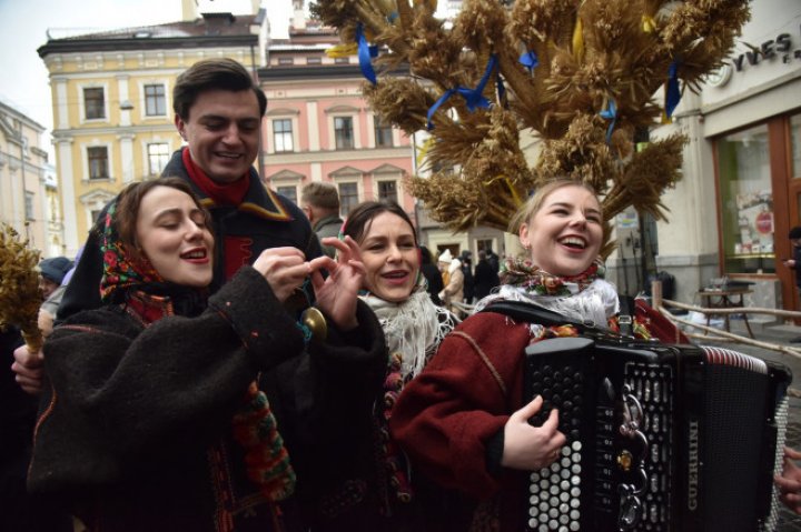 Slujbe, colinde și decorațiuni. Cum sărbătoresc ucrainenii primul Crăciun pe 25 decembrie (FOTO/VIDEO)