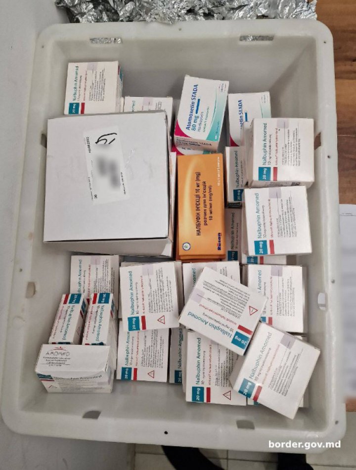 Medicamente cu efect psihotrop, descoperite în bagajul unui cuplu. Unde urmau să ajungă (FOTO)