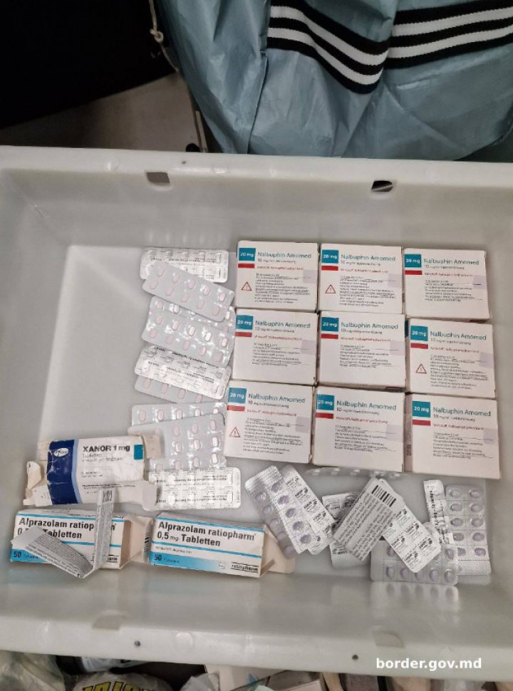 Medicamente cu efect psihotrop, descoperite în bagajul unui cuplu. Unde urmau să ajungă (FOTO)