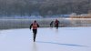 ATENŢIE la gheaţa subţire de pe lacuri! RECOMANDĂRI pentru cetăţeni