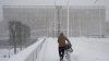 Nordul și vestul Europei, LOVIT de un val de aer polar. Sute de zboruri au fost anulate din cauza ninsorilor abundente și a poleiului (FOTO)