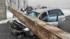 (FOTO/VIDEO) Accident de GROAZĂ în România. O femeie a murit strivită într-o mașină peste care a căzut o grindă metalică ruptă de un TIR. Două persoane, transportate la spital 