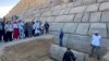 Scandal în Egipt! Una dintre piramidele din Giza urmează să fie îmbrăcată în granit: „E ca și cum ai încerca să îndrepți Turnul din Pisa” (VIDEO)